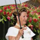 Queen Sonja greets her guests at restaurant Flor og Fjære (Photo: Lise Åserud, Scanpix)
